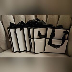 Elegant Black and White Gift Bag Small With Tags 8ct NEW